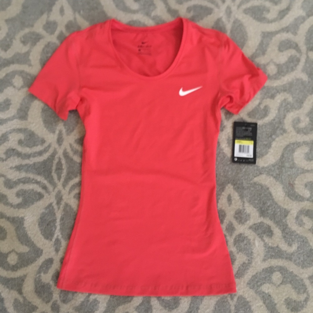 NWT Nike Drifit Shirt - Women’s Small
